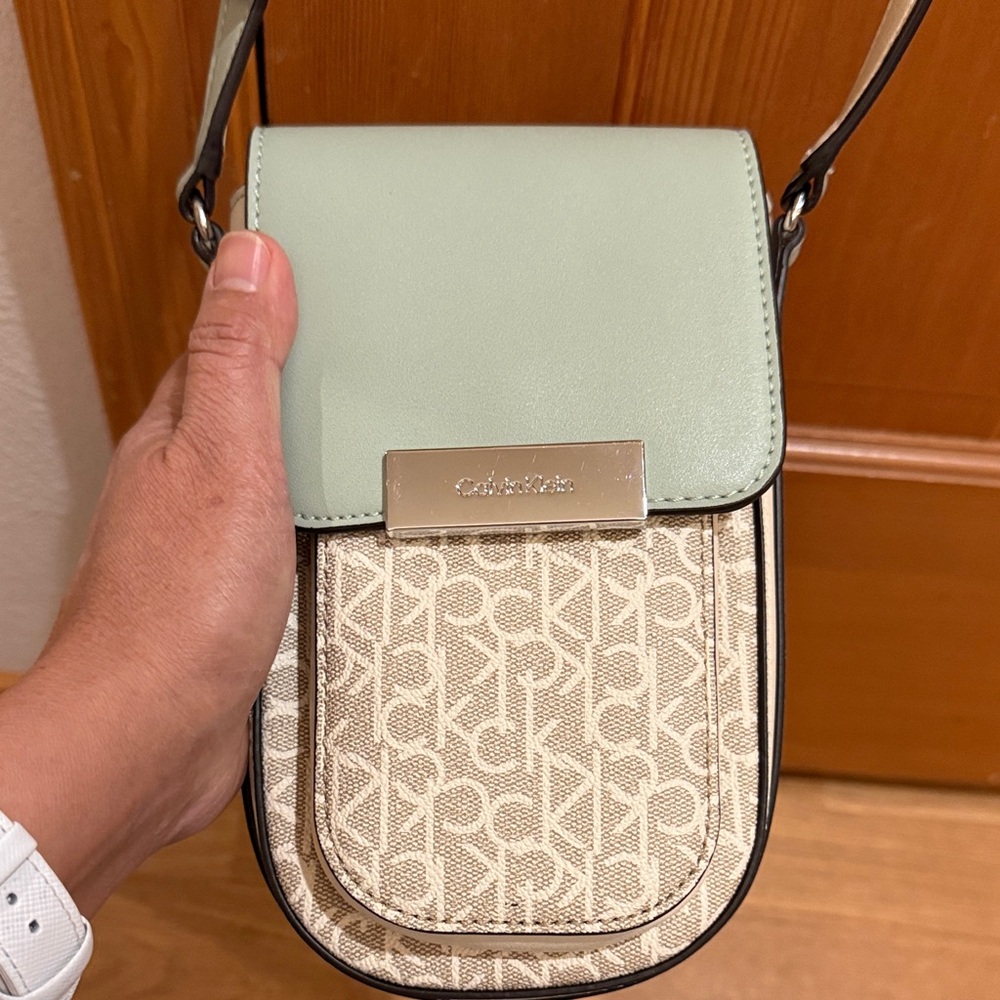 Calvin Klein Mint Green and Beige Crossbody wallet phone Bag like new